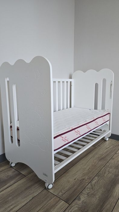 Дървена кошара 60х120 с функция next to me + матрак Magniflex