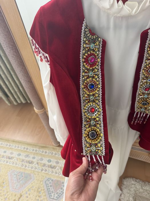 Продам кажекей с платье