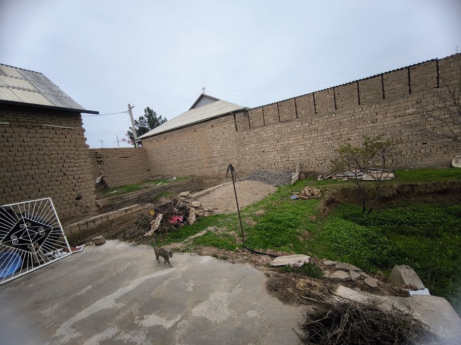 Hovli sotiladi .6 sotix. Qarshi shaxar qilichbek qo'rĝoncha mfy