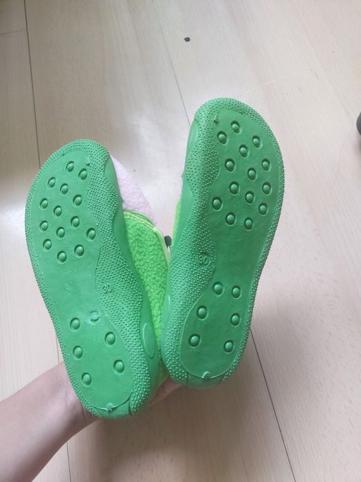 Бебешки пантофи .