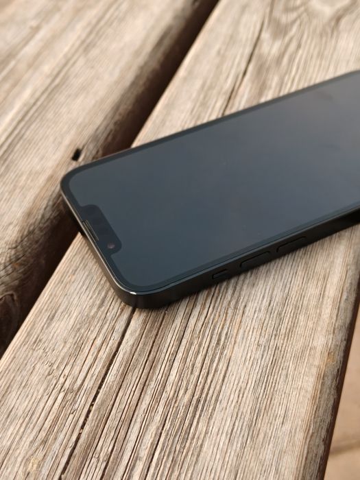 iPhone 13 в идеальном состоянии