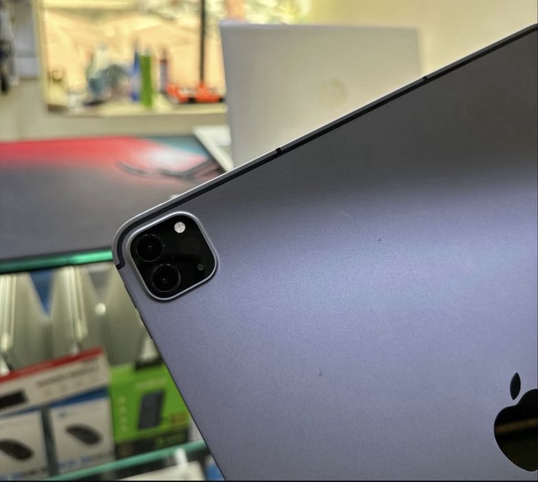 IPad 12.9 5th Generation M1 512Gb + Celular