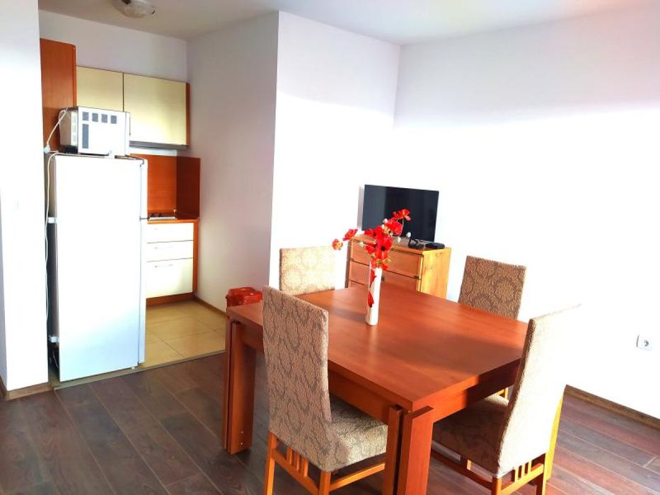 Под наем тристаен с пряк изглед море