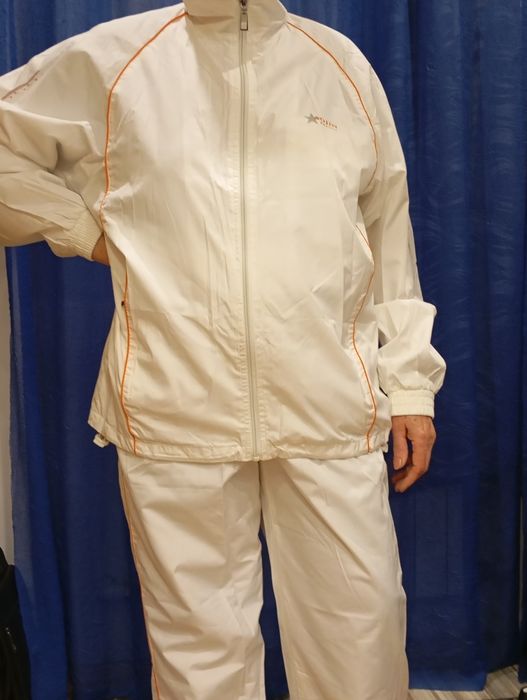 Белый  спортивный костюм унисекс