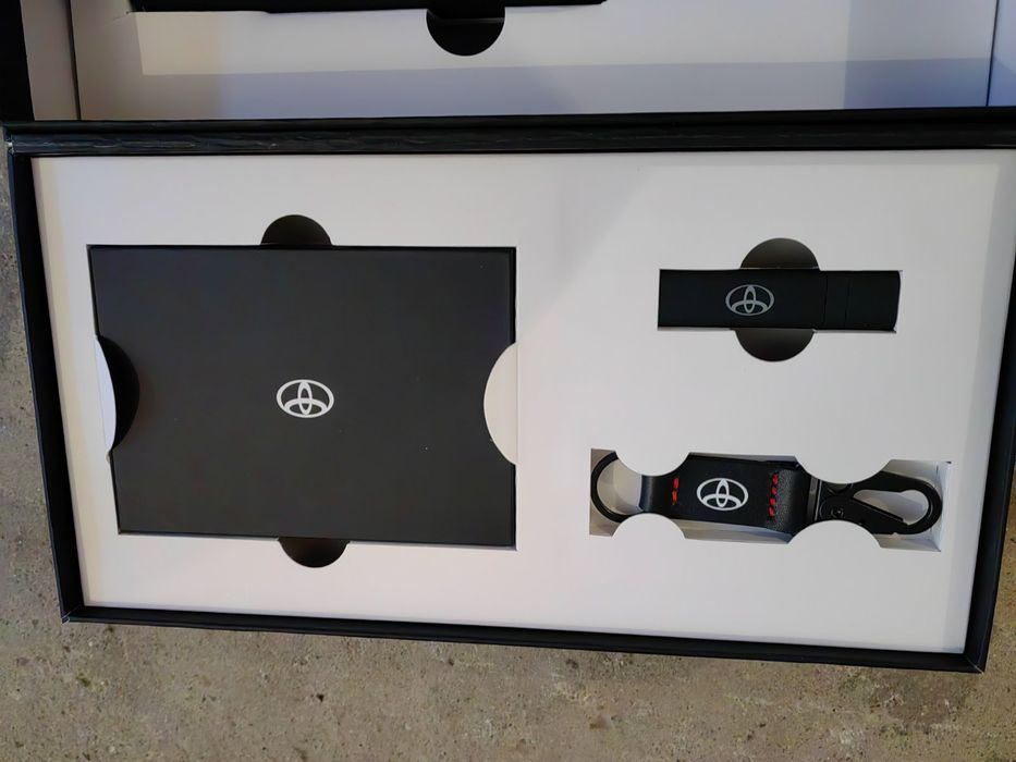 Продавам аксесоари за Тойота и Киа