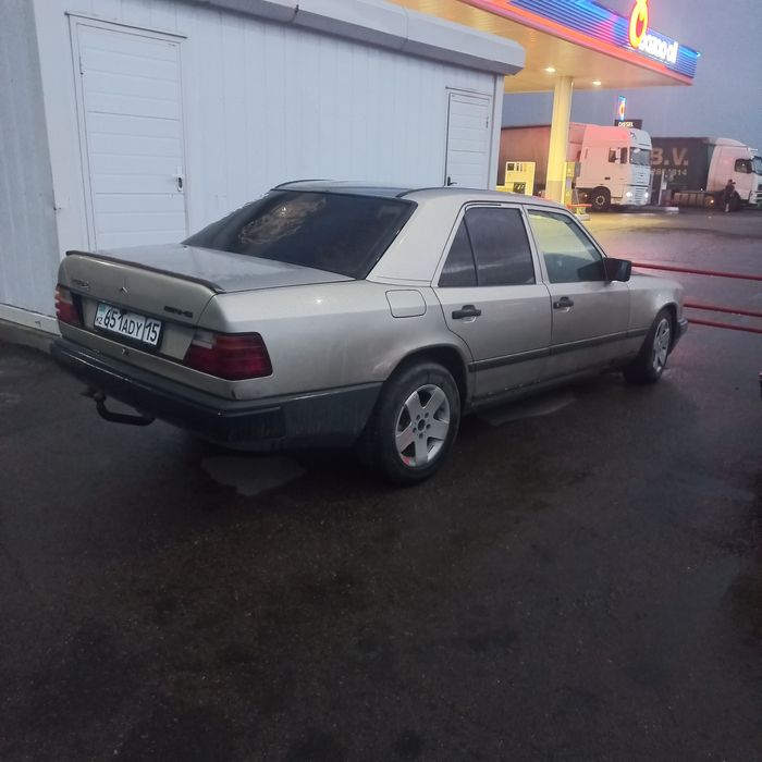 Продам мерс 124. Е200