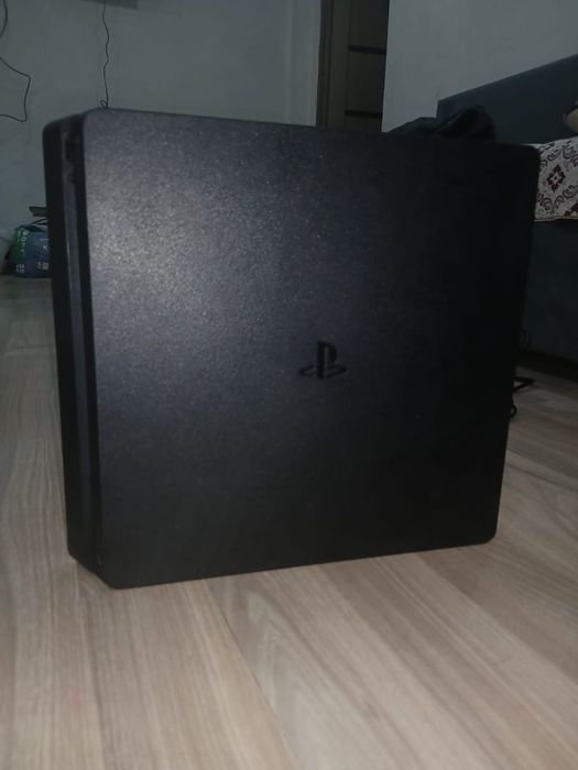 Продам playstation 4 slim 1tb