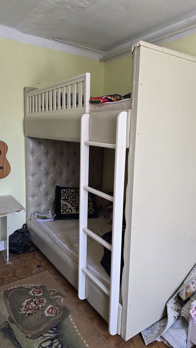 Двух ярусный кровать