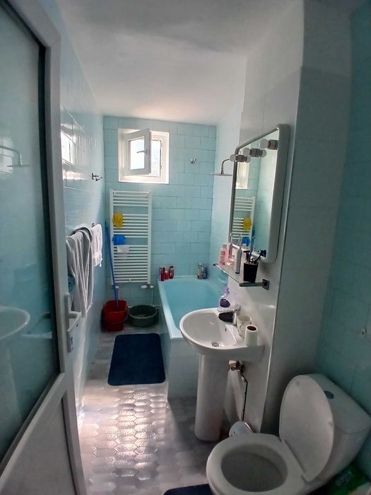 Inchiriez apartament cu 2 camere !