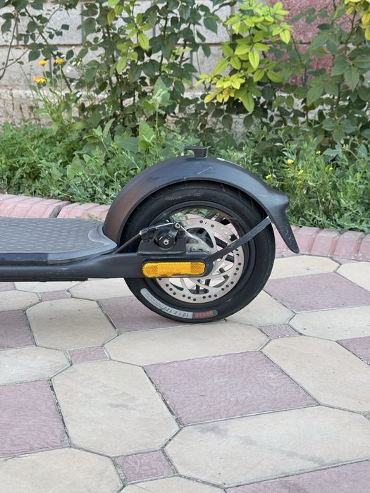 Продам Электросамокат NineBot