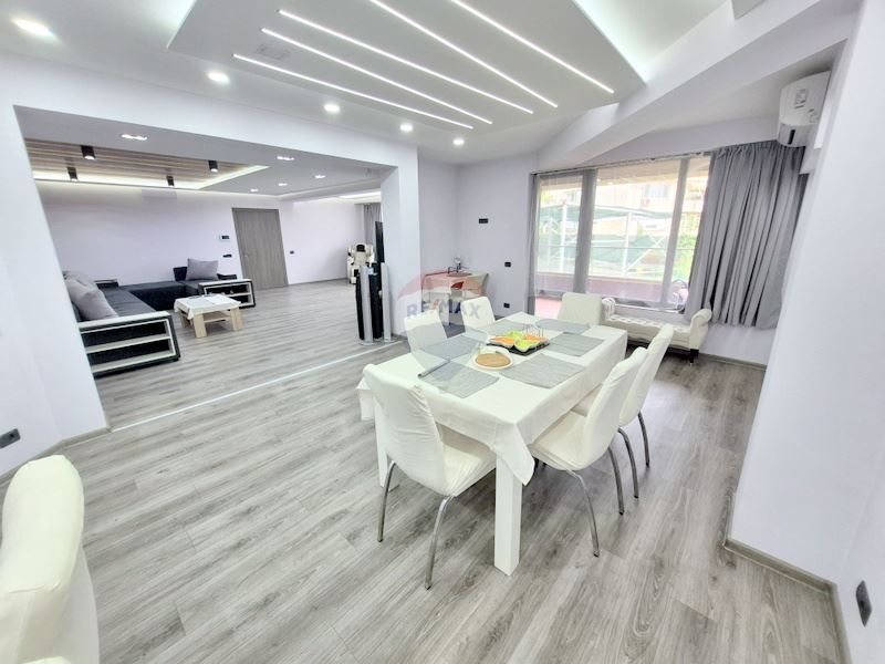 Дава се под наем Тристаен апартамент в Варна, Бриз - 160 кв.м за 1100 € - Снимка #7