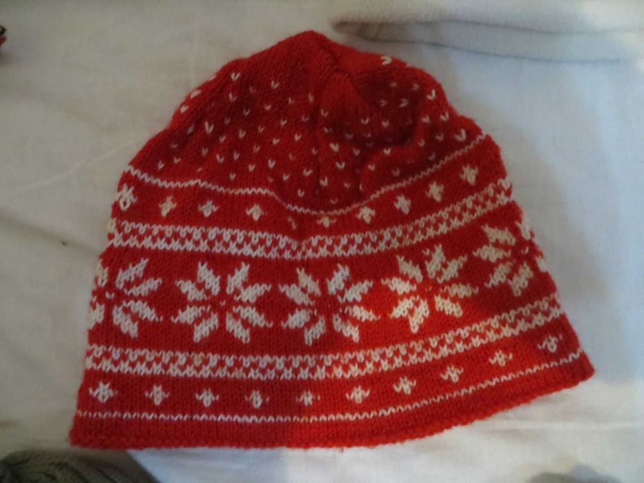 Шапки за ски и спортни дейности