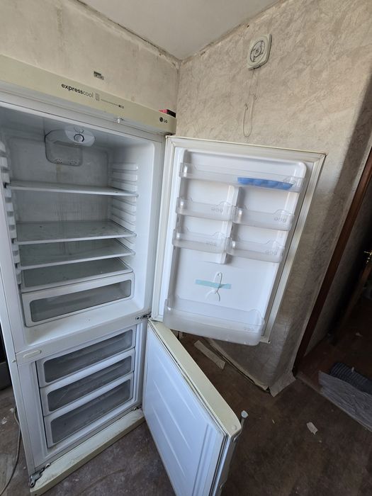 Lg холодильник ,хороший