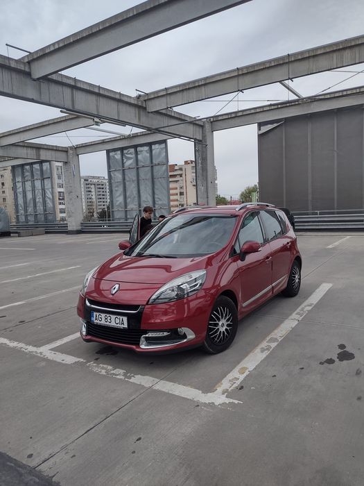 Vând Renault scenic 3 din 2012..