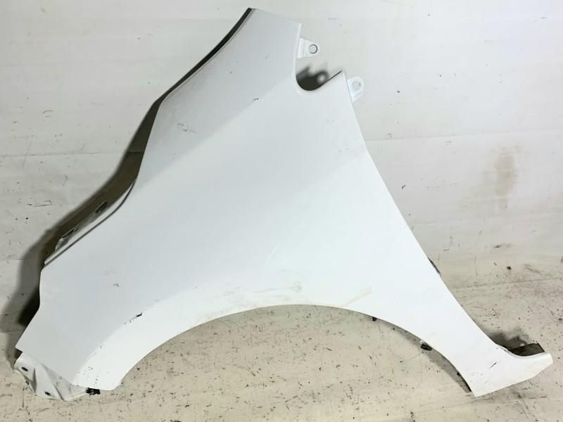 Aripa fata stanga Toyota Corolla Berlina culoare alba 5380202190