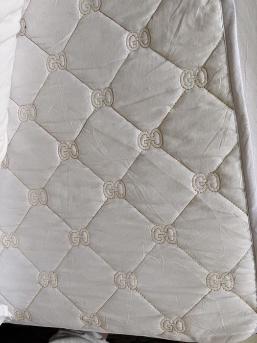 Продам 2х спальную кровать с матрасом