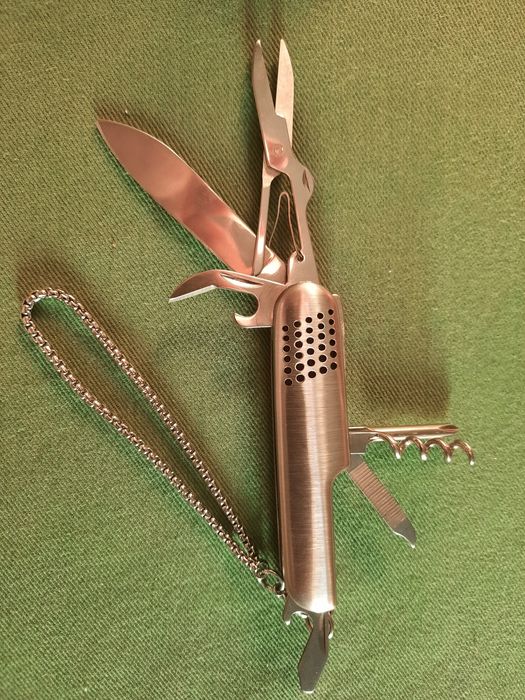 Briceag multifuncțional