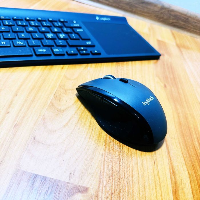 Set Logitech Wireless – Tastatură TK820 cu Touchpad + Mouse M705