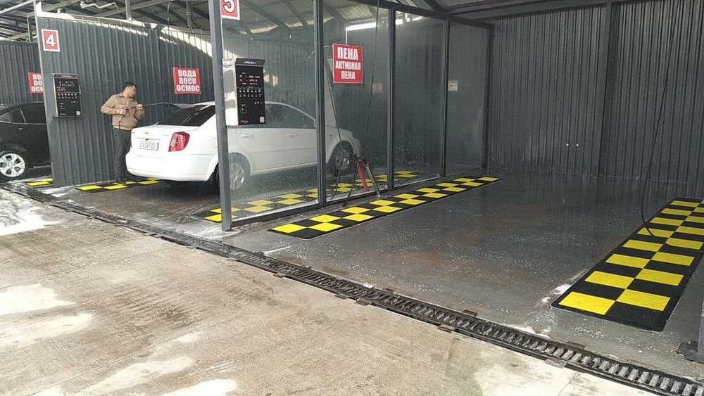 Модульные напольные покрытия для зон у бассейна, автомоек, сервисов