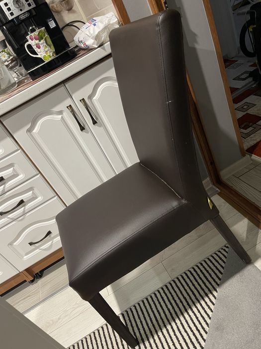 Scaune din stofa si piele artificiala