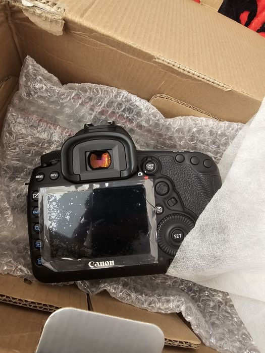Canon eos 5d mark iv nou la cutie  0 Cadre