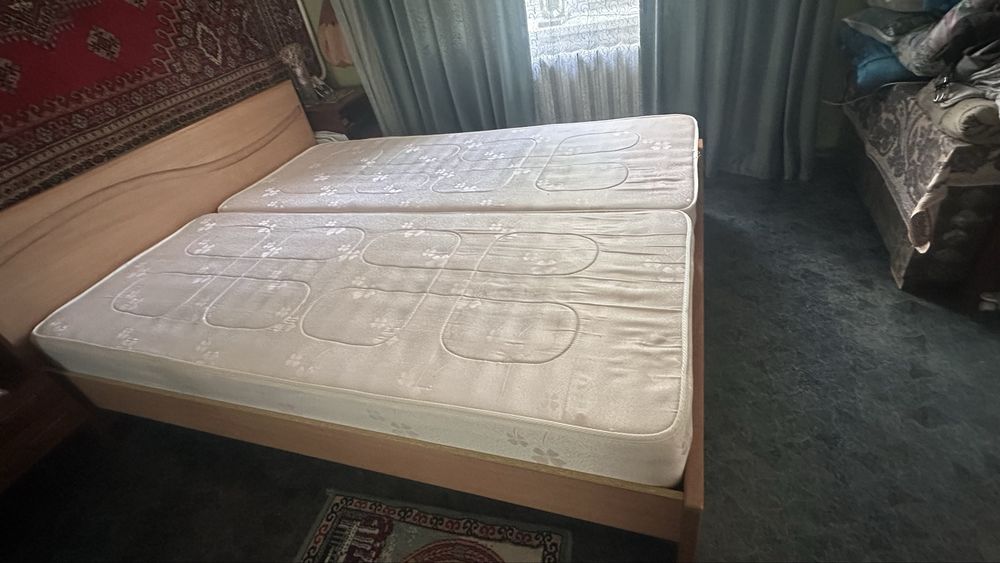 Кровать двухспальная с 2 отделтными матрасами