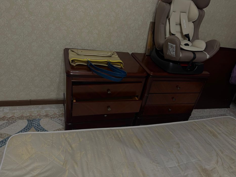 Шкаф,тубмы,стол