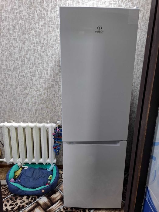 Продается холодильник INDESIT