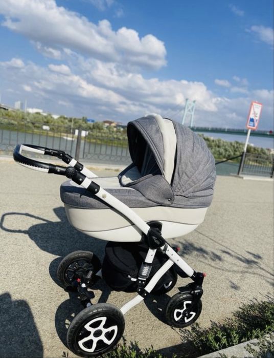 Коляска фирмы Adamex 3 в 1