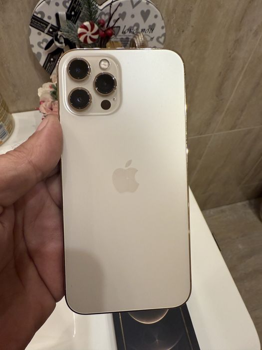 De vanzare telefon iPhone 12 pro max gold