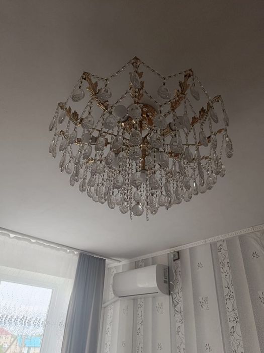 Продам красивую люстру