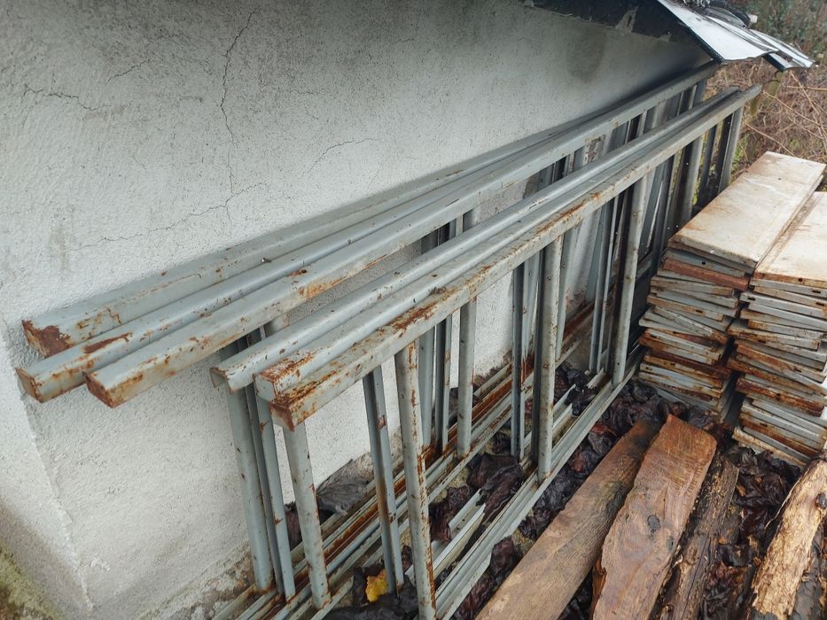 Метални рафтове, стелажи