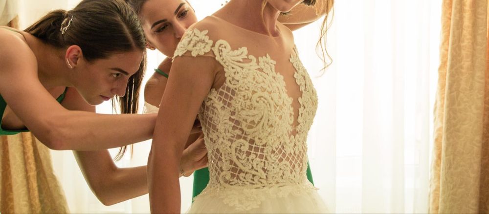 Vand rochie mireasa alb ivoire cu trena, voal scurt si lung, nasturei