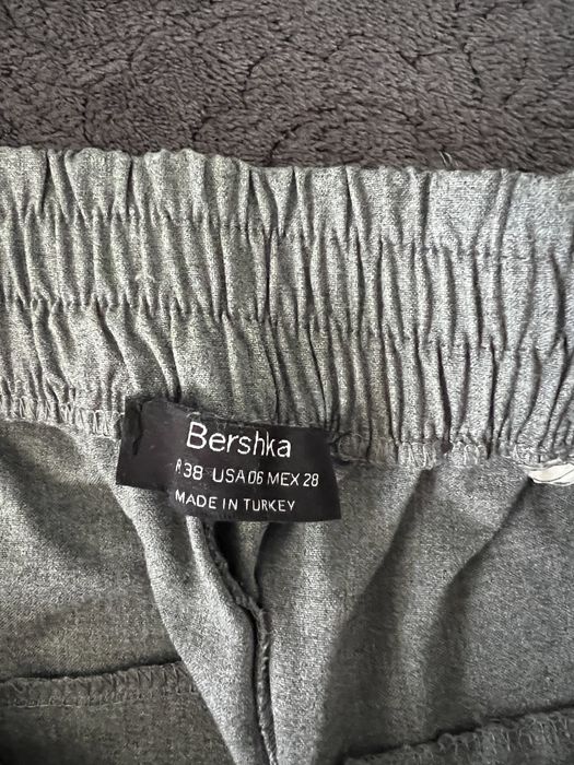 Сив панталон Bershka , и кафяв от Sinsay