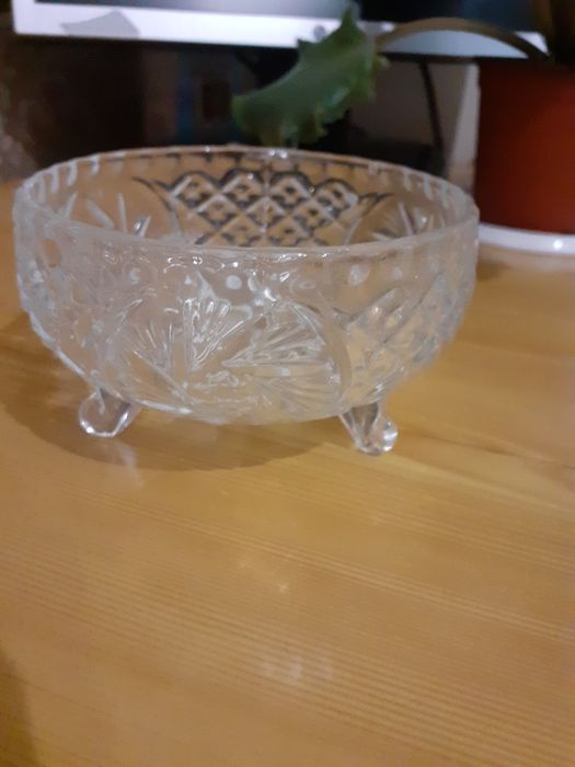 Продам вазы, салатницы.