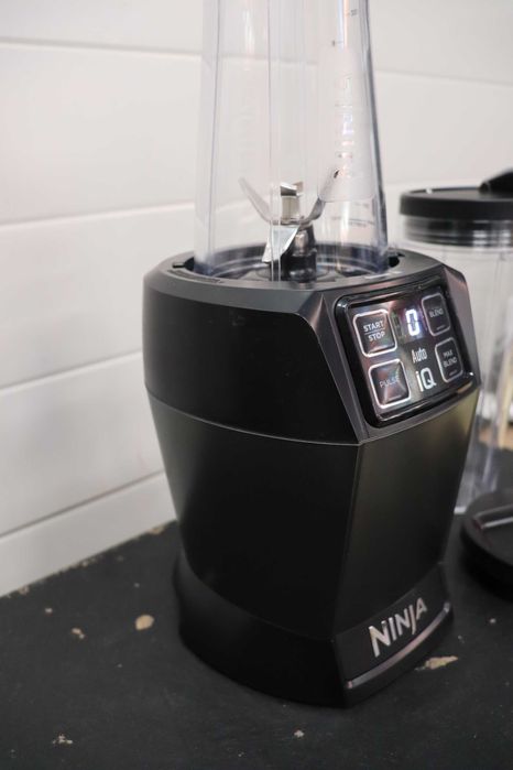 Блендер Ninja 2 програми: 2 чаши x700мл, 1000W, Смути миксер, Auto-iQ
