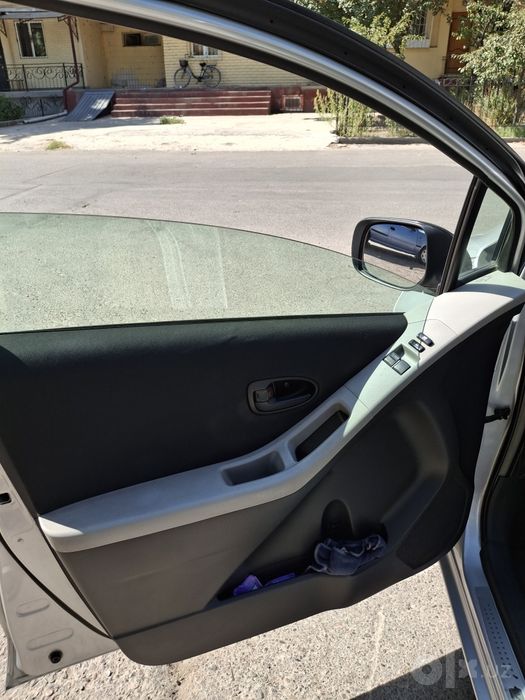 Toyota yaris  хетчбек 2nz