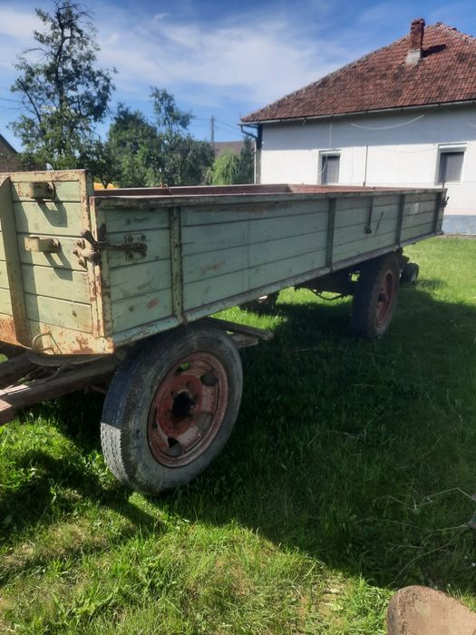 Vand remorca   cu 2 axe