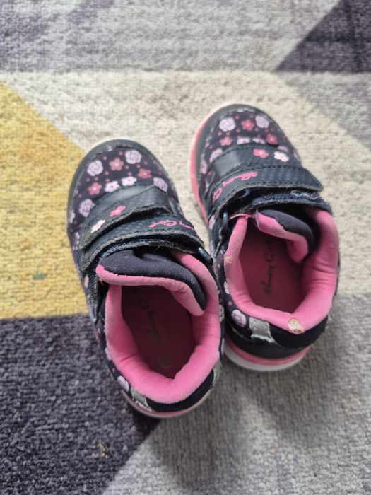 Отдам бесплатно обувь б/у