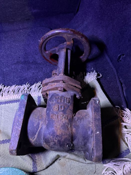 Продам задвижку на 80