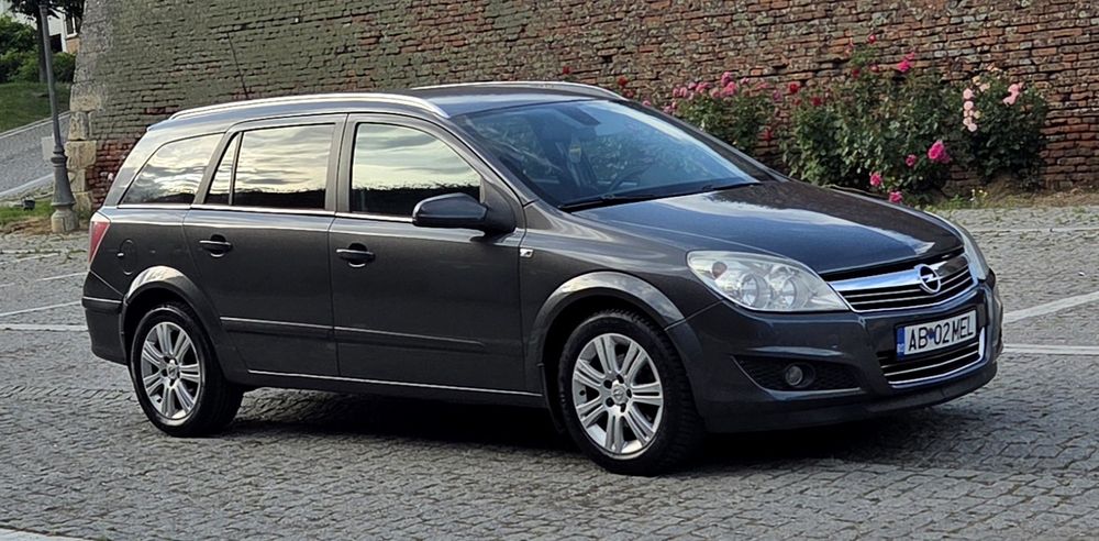 OPEL Astra 2010