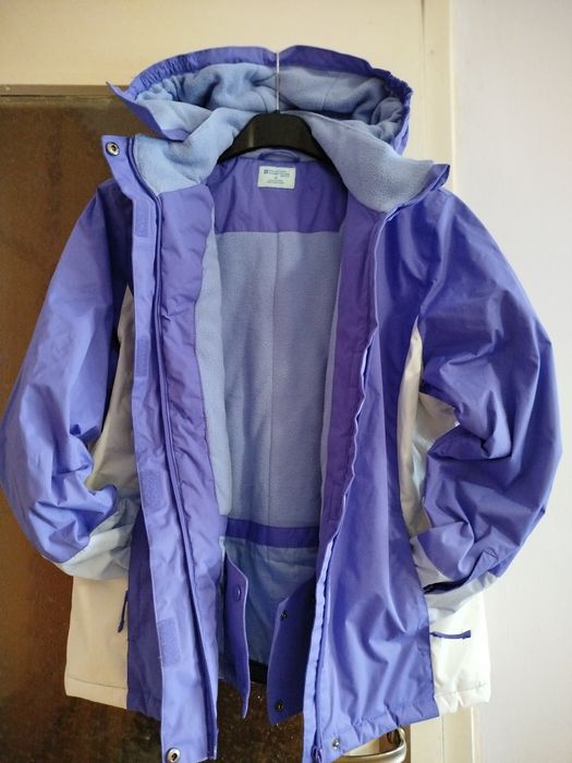 Продавам зимно яке (спортно) за 13 годишна възраст.Црна 30лв.