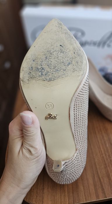 Дамски обувки на висок ток