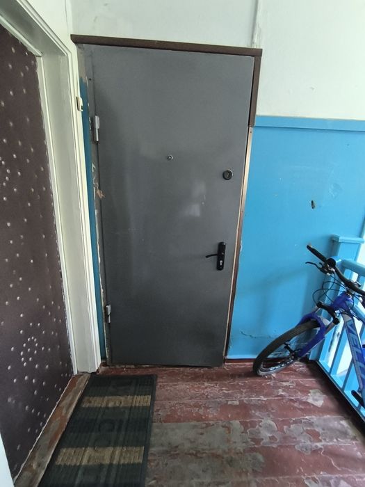 1 ком. В деревянном доме Спутник. Площадь 32 м2 акфа рамы железная две