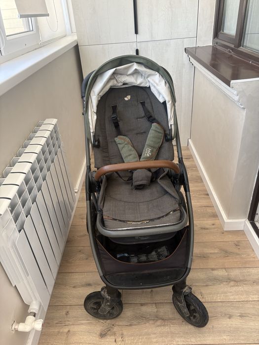 Срочно продам коляску Joie