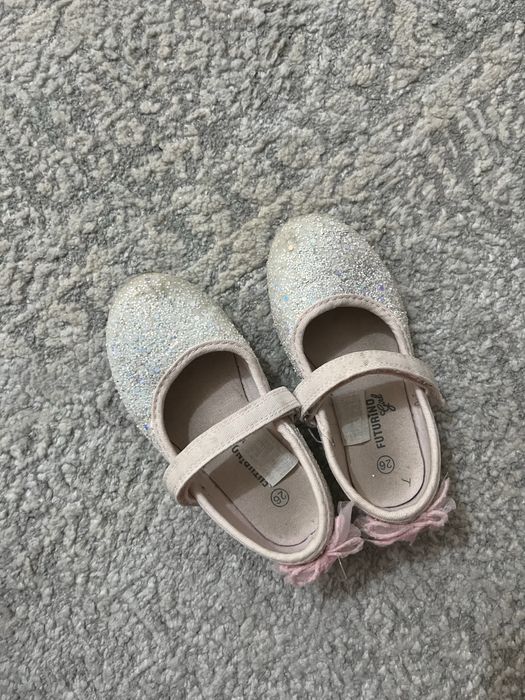 Продам туфли для девочки