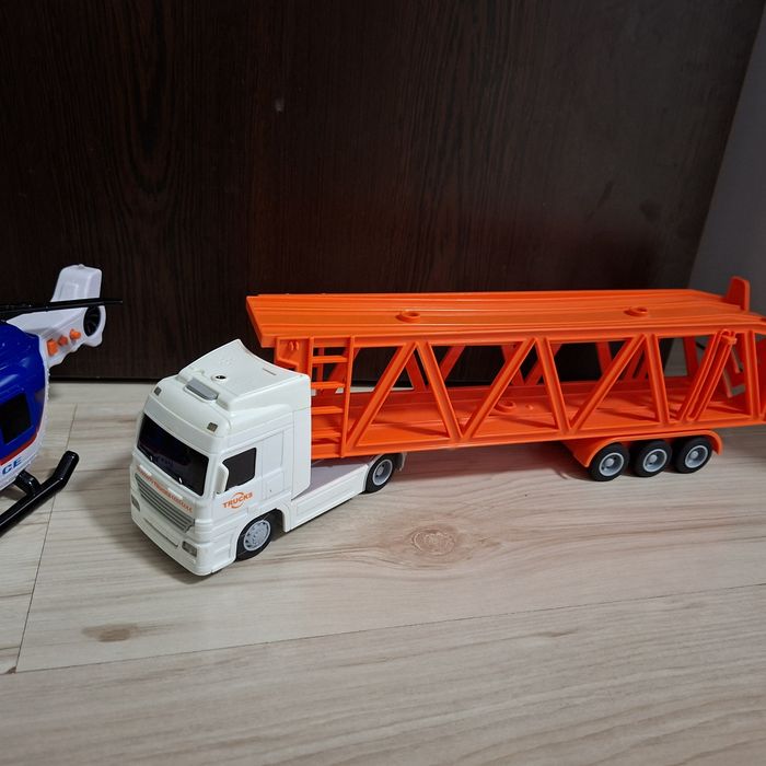 Комплект детски играчки автовоз, вертолет и джип с полицай