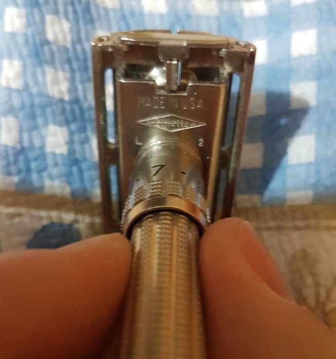 Продавам самобръсначка модел: Gillette Slim Adjustable