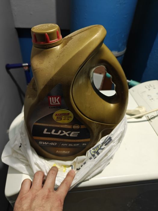 Продам масло  моторное Luxe