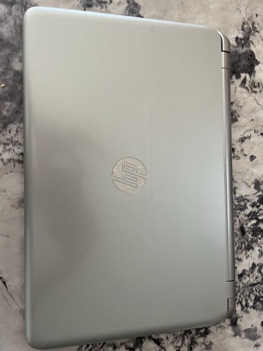 Vand laptop ,nu am cablu de alimentare ,nu l am pornit pana acum